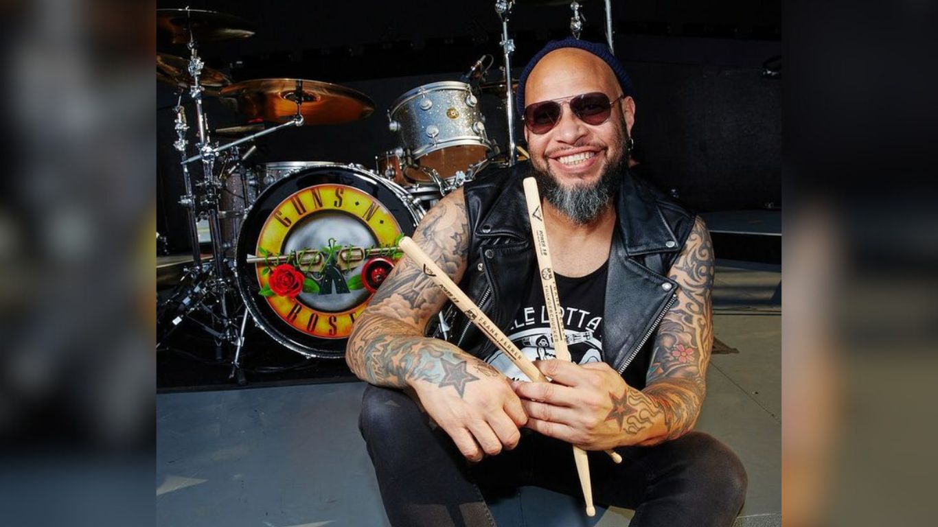 Guns N' Roses anunció la salida de su baterista Frank Ferrer