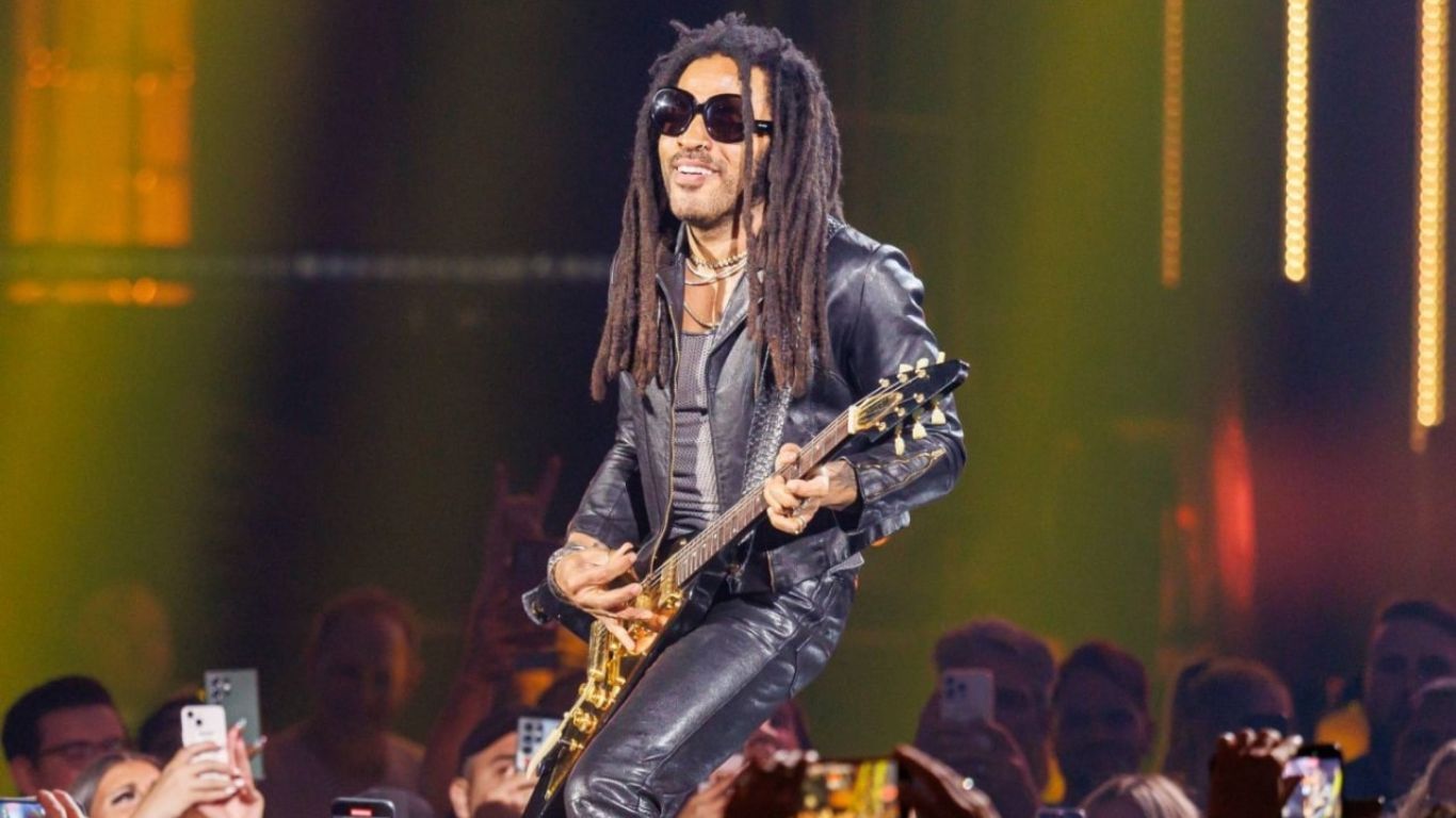 Lenny Kravitz recibe el llamado de un famoso actor en medio de su recital