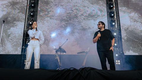 Santiago Motorizado y Javiera Mena lanzaron “Mar de coral”