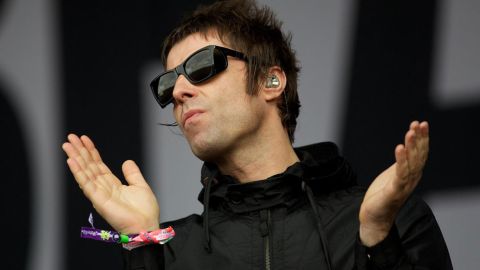 Liam Gallagher sorprende a todos en el tranvía de Manchester