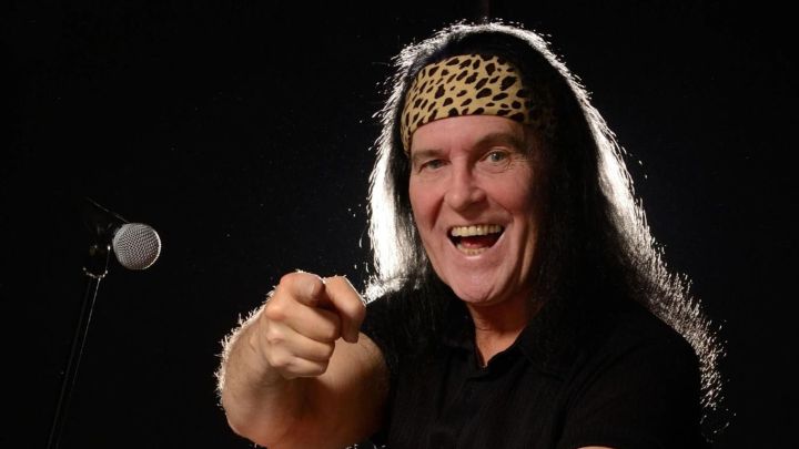 Dave Evans canta “Highway to Hell” con el Coro Kennedy